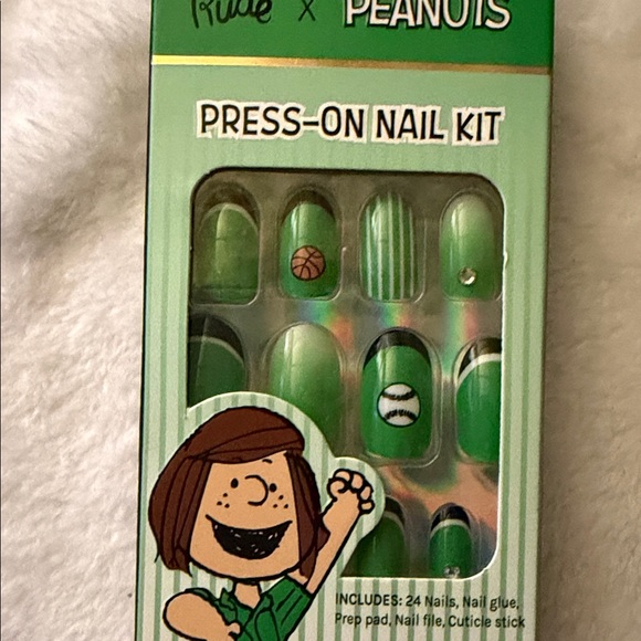 2 Rude Peanuts Peppermint Patty Press-On Nail Kits - Picture 6 of 7